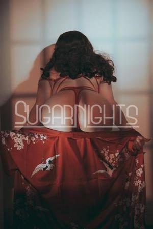 Minneapolis escort Mistress Misa Mizuhara poses with a red floral robe. Minneapolis escort Mistress Misa Mizuhara poses with a red floral robe.
